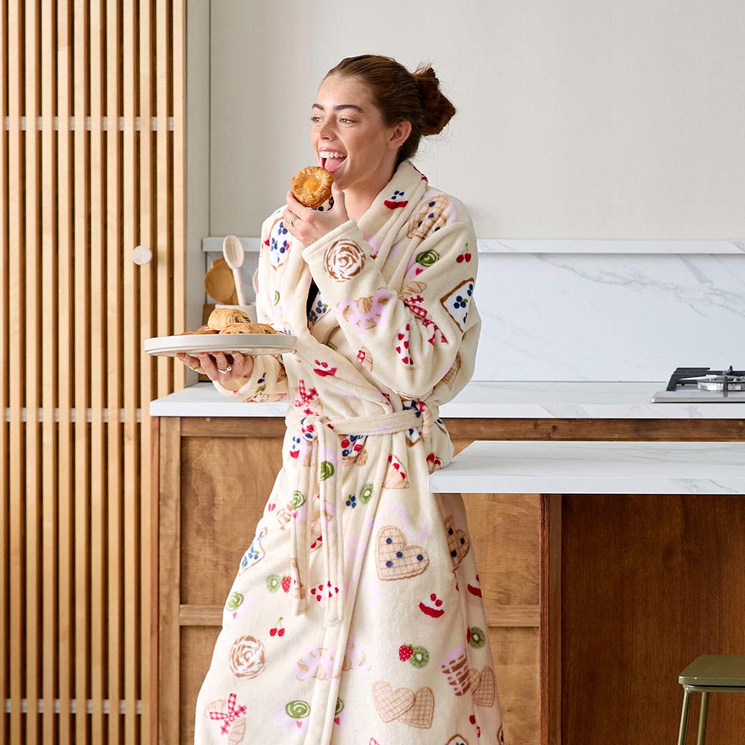 https://s3-ap-southeast-2.amazonaws.com/fusionfactory.commerceconnect.bbnt.production/pim_media/000/210/351/M_F_W26_PJs_Studio_LS_Combi_Robe_S-M_Pastry_Club_Plush_Robe_SI.jpg?1772069743