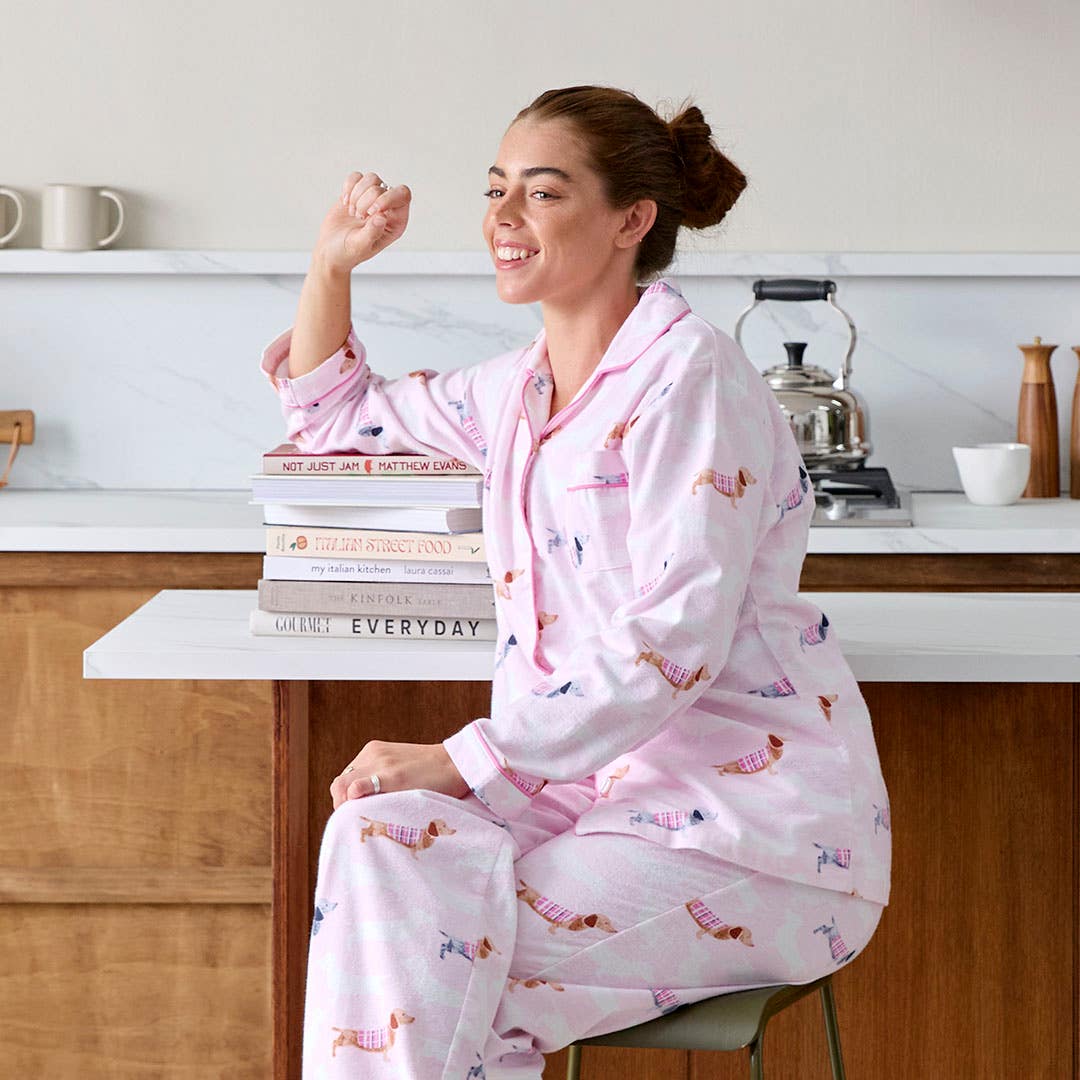 https://s3-ap-southeast-2.amazonaws.com/fusionfactory.commerceconnect.bbnt.production/pim_media/000/209/718/M_F_W26_PJs_Studio_LS_Dachsie_Flannel_PJ_L_SI.jpg?1770861530