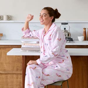 https://s3-ap-southeast-2.amazonaws.com/fusionfactory.commerceconnect.bbnt.production/pim_media/000/209/718/M_F_W26_PJs_Studio_LS_Dachsie_Flannel_PJ_L_SI.jpg?1770861530