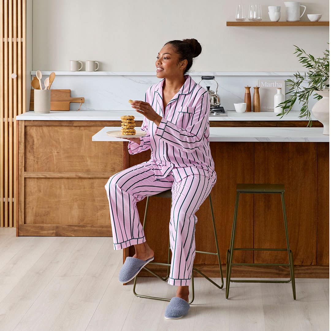 https://s3-ap-southeast-2.amazonaws.com/fusionfactory.commerceconnect.bbnt.production/pim_media/000/209/867/M_F_W26_PJs_Studio_LS_Henri_Flannel_PJ_L_SI.jpg?1770875008