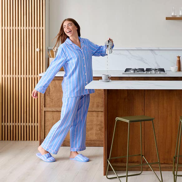 https://s3-ap-southeast-2.amazonaws.com/fusionfactory.commerceconnect.bbnt.production/pim_media/000/209/895/M_F_W26_PJs_Studio_LS_Henri_Flannel_PJ_S_SI.jpg?1770939616