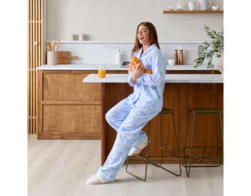 https://s3-ap-southeast-2.amazonaws.com/fusionfactory.commerceconnect.bbnt.production/pim_media/000/208/439/M_F_W26_PJs_Studio_LS_Pretty_Bows_Flannel_PJ_S_1_SI.jpg?1770615006
