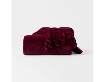 https://s3-ap-southeast-2.amazonaws.com/fusionfactory.commerceconnect.bbnt.production/pim_media/000/210/138/M_F_W26_Pia-Plush-Throw_Port_26853704_SI.jpg?1771465596