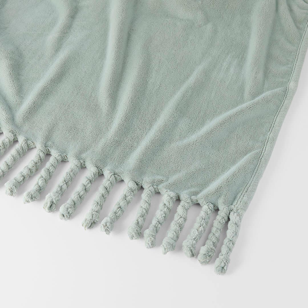 https://s3-ap-southeast-2.amazonaws.com/fusionfactory.commerceconnect.bbnt.production/pim_media/000/210/146/M_F_W26_Pia-Plush-Throw_Soft-Blue_26853702_Detail-01_SI.jpg?1771466387