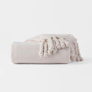 https://s3-ap-southeast-2.amazonaws.com/fusionfactory.commerceconnect.bbnt.production/pim_media/000/210/131/M_F_W26_Pia-Plush-Throw_Stone_26853701_SI.jpg?1771465292