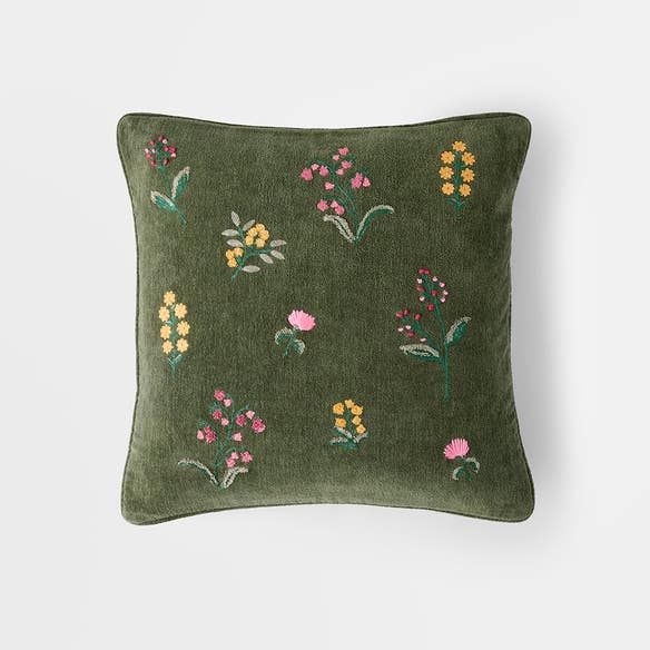 https://s3-ap-southeast-2.amazonaws.com/fusionfactory.commerceconnect.bbnt.production/pim_media/000/209/828/M_F_W26_Posie-Wildflower-Cushion_Moss_26935201_SI.jpg?1770870014