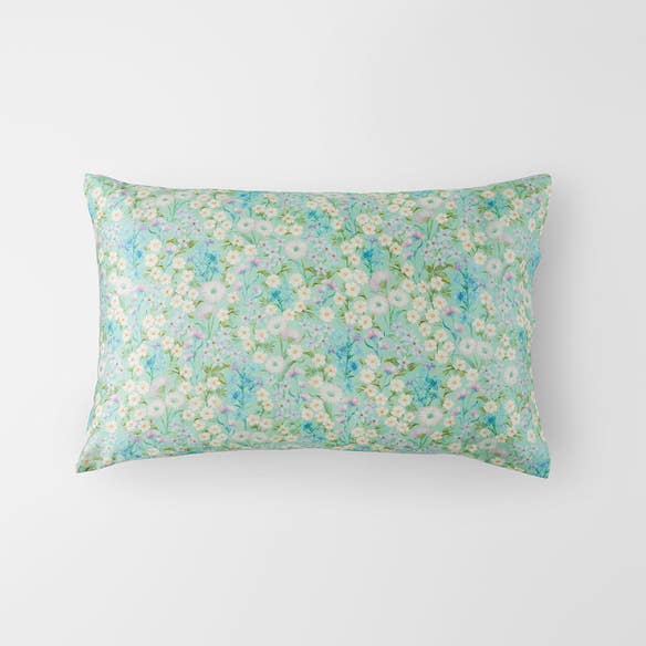 https://s3-ap-southeast-2.amazonaws.com/fusionfactory.commerceconnect.bbnt.production/pim_media/000/206/882/M_F_W26_STD-Silk-Print-Pillowcase-Cynthia_Light-Turquoise_26942103_SI.jpg?1767920593