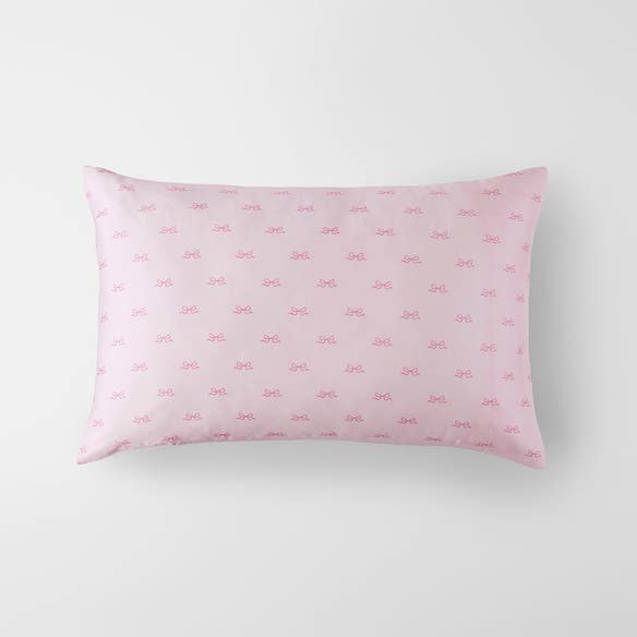 https://s3-ap-southeast-2.amazonaws.com/fusionfactory.commerceconnect.bbnt.production/pim_media/000/206/884/M_F_W26_STD-Silk-Print-Pillowcase-Sweet-Bows_Light-Pink_26942101_SI.jpg?1767920720