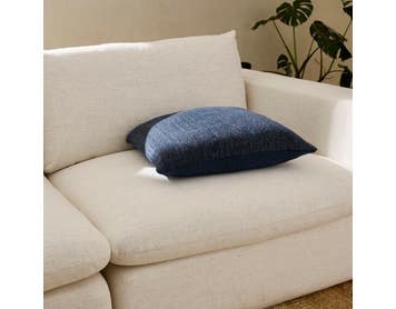 https://s3-ap-southeast-2.amazonaws.com/fusionfactory.commerceconnect.bbnt.production/pim_media/000/055/879/M_F-Flinders-Cushion-Ink-50x50cm-20941201.jpg?1586395533