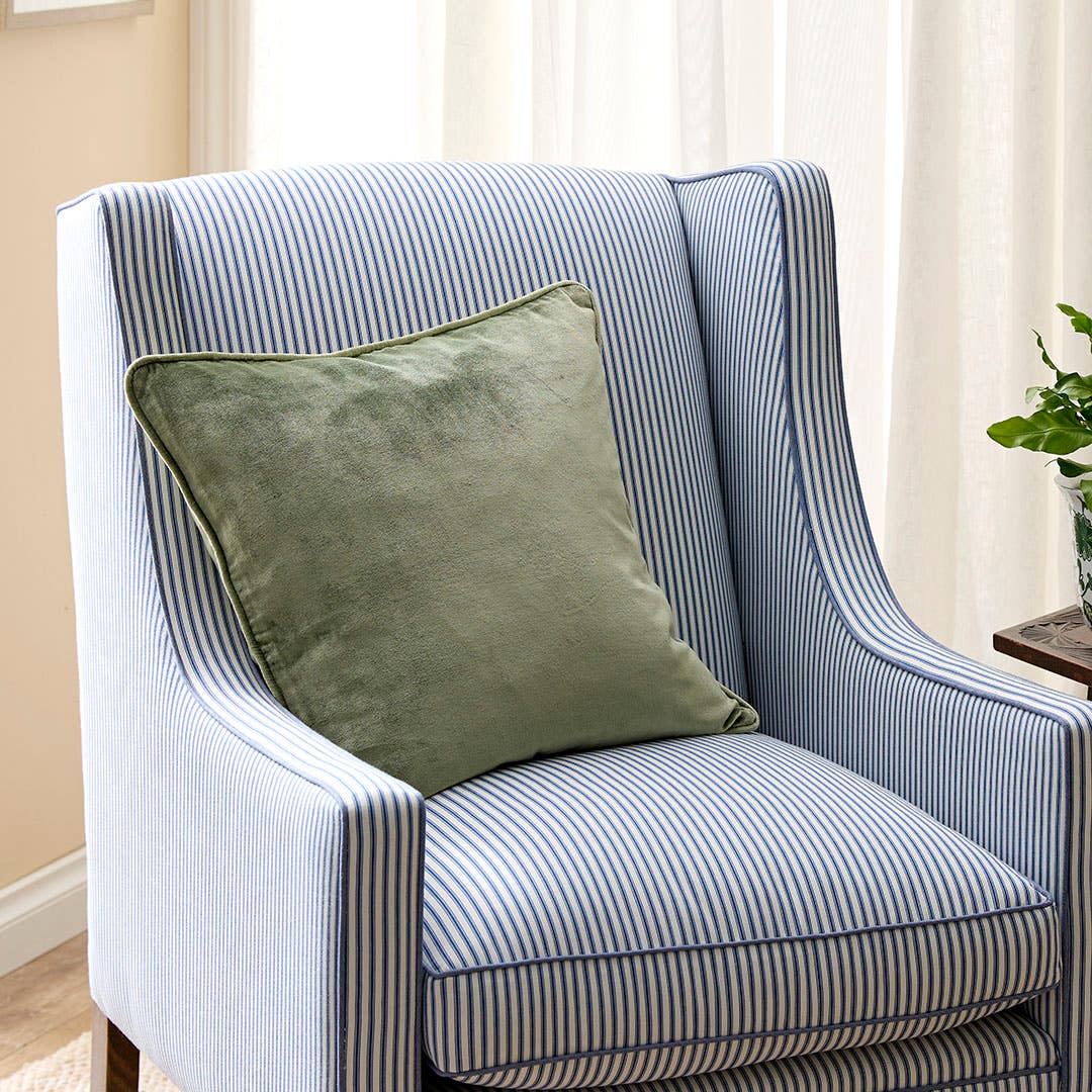https://s3-ap-southeast-2.amazonaws.com/fusionfactory.commerceconnect.bbnt.production/pim_media/000/060/037/M_F-Margot-Velvet-Cushion-50x50cm-Sage.jpg?1591141936