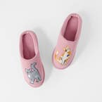 https://s3-ap-southeast-2.amazonaws.com/fusionfactory.commerceconnect.bbnt.production/pim_media/000/206/007/M_F_W26_Tingles-Slippers-S-M_Pink_26850901_SI.jpg?1767070333
