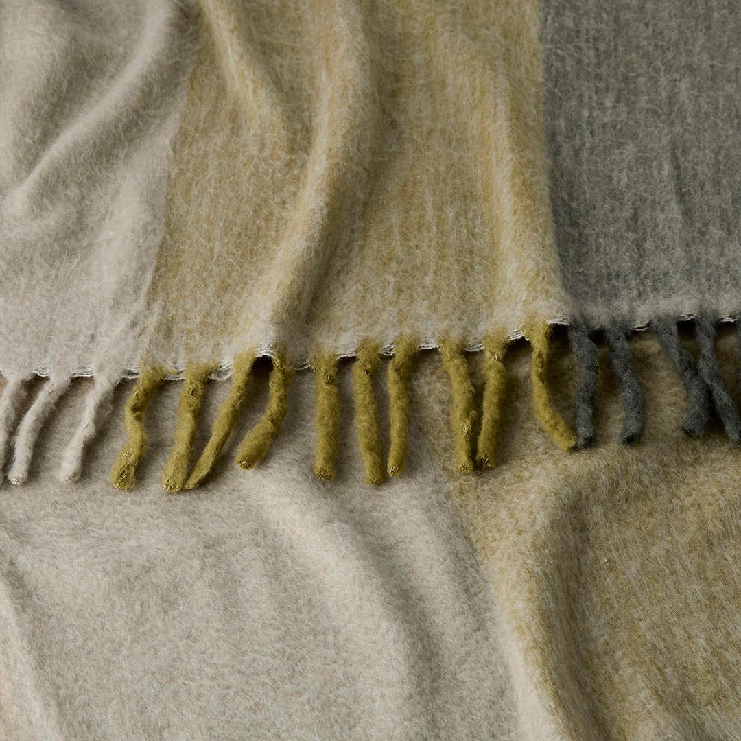 https://s3-ap-southeast-2.amazonaws.com/fusionfactory.commerceconnect.bbnt.production/pim_media/000/210/623/M_F_W26_Torben-Throw_Charcoal-Khaki_26936304_Detail-01_SI.jpg?1772587526