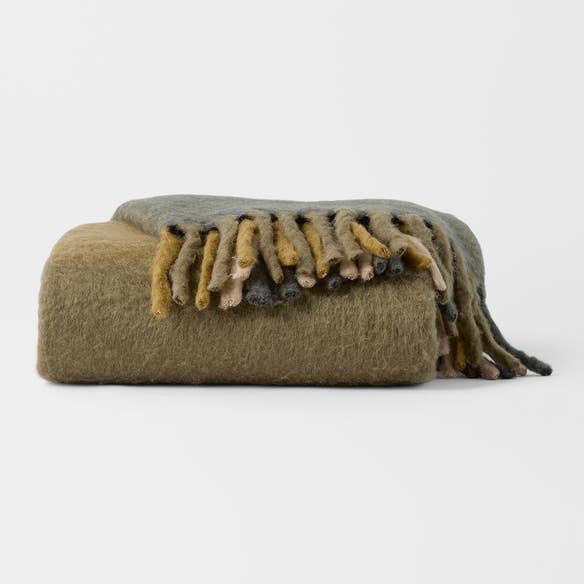 https://s3-ap-southeast-2.amazonaws.com/fusionfactory.commerceconnect.bbnt.production/pim_media/000/210/617/M_F_W26_Torben-Throw_Olive-Forest-Green_26936301_SI.jpg?1772586836