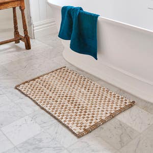 https://s3-ap-southeast-2.amazonaws.com/fusionfactory.commerceconnect.bbnt.production/pim_media/000/202/695/M_F_S25-26_Oli-Woven-Bathmat_Natural_26516803_SI.jpg?1759885180