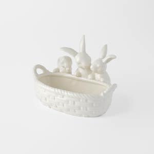 https://s3-ap-southeast-2.amazonaws.com/fusionfactory.commerceconnect.bbnt.production/pim_media/000/185/533/M_F_Woven-Porcelain-Basket-Bunnies_25940601_SI.jpg?1735526163