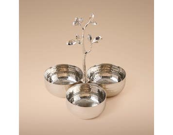 https://s3-ap-southeast-2.amazonaws.com/fusionfactory.commerceconnect.bbnt.production/pim_media/000/217/082/M_F_Xmas-26-27_CG_XMAS_DINING_Nut-bowl-S3-Silver_17233401_SI.jpg?1783915142