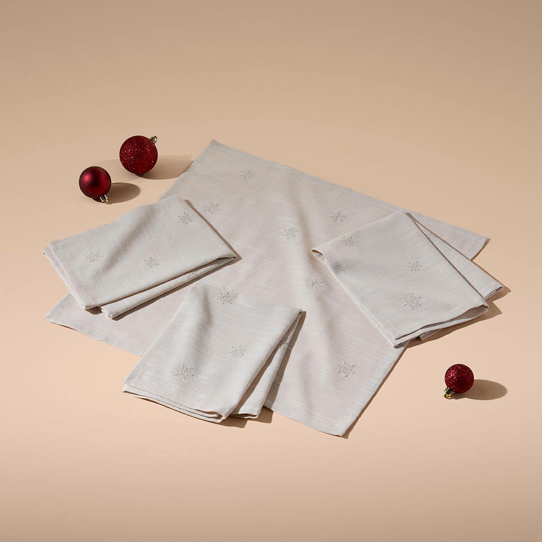 https://s3-ap-southeast-2.amazonaws.com/fusionfactory.commerceconnect.bbnt.production/pim_media/000/217/106/M_F_Xmas-26-27_CG_XMAS_DINING_Snowflake-Cotton-Napkin-S4-Oatmeal-Silver_26367201_SI.jpg?1783918608