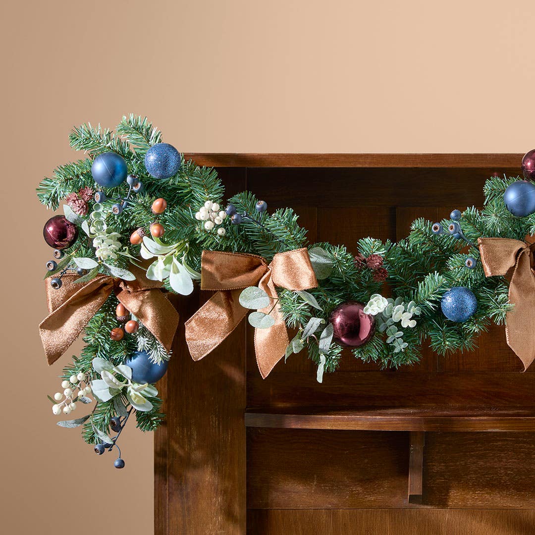 https://s3-ap-southeast-2.amazonaws.com/fusionfactory.commerceconnect.bbnt.production/pim_media/000/217/135/M_F_Xmas-26-27_HT_GARLAND_Blueberry-_-Bauble-Garland_27126801_SI.jpg?1783924191