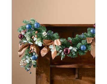 https://s3-ap-southeast-2.amazonaws.com/fusionfactory.commerceconnect.bbnt.production/pim_media/000/217/135/M_F_Xmas-26-27_HT_GARLAND_Blueberry-_-Bauble-Garland_27126801_SI.jpg?1783924191