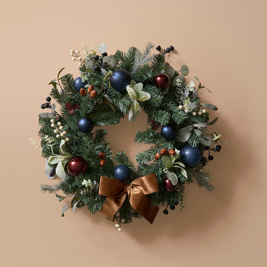 https://s3-ap-southeast-2.amazonaws.com/fusionfactory.commerceconnect.bbnt.production/pim_media/000/217/268/M_F_Xmas-26-27_HT_WREATH_Blueberry-_-Bauble-Wreath-w-Bow_27126901_SI.jpg?1784075499