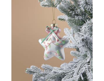https://s3-ap-southeast-2.amazonaws.com/fusionfactory.commerceconnect.bbnt.production/pim_media/000/222/211/M_F_Xmas-26-27_LM_DECS_Glass-Bowed-Star-Dec-w-Foliage_27043501_SI.jpg?1789362946