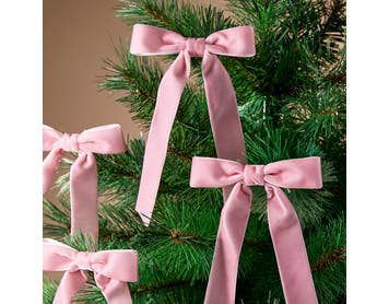 https://s3-ap-southeast-2.amazonaws.com/fusionfactory.commerceconnect.bbnt.production/pim_media/000/222/399/M_F_Xmas-26-27_LM_Decs_Set_S6_Velvet_Bow_Clips_27018801_Detail_Pink_SI.jpg?1789601497