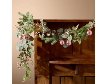 https://s3-ap-southeast-2.amazonaws.com/fusionfactory.commerceconnect.bbnt.production/pim_media/000/222/408/M_F_Xmas-26-27_LM_GARLAND_Bauble-_-Metallic-Berry-Garland_27178201_SI.jpg?1789601924