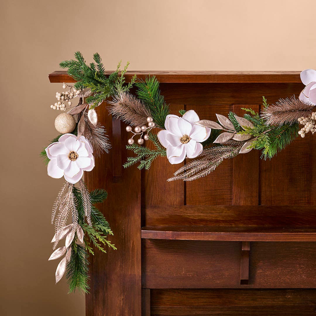 https://s3-ap-southeast-2.amazonaws.com/fusionfactory.commerceconnect.bbnt.production/pim_media/000/213/502/M_F_Xmas-26-27_LM_GARLAND_Magnolia-_-Bauble-Garland_27042001_SI.jpg?1779078856