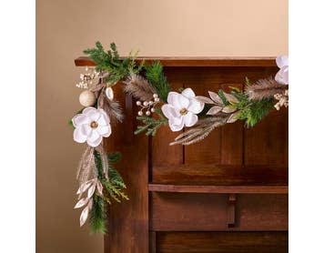 https://s3-ap-southeast-2.amazonaws.com/fusionfactory.commerceconnect.bbnt.production/pim_media/000/213/502/M_F_Xmas-26-27_LM_GARLAND_Magnolia-_-Bauble-Garland_27042001_SI.jpg?1779078856
