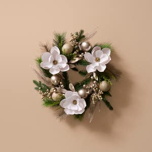 https://s3-ap-southeast-2.amazonaws.com/fusionfactory.commerceconnect.bbnt.production/pim_media/000/217/445/M_F_Xmas-26-27_LM_WREATH_Magnolia-_-Bauble-Wreath_27043901_SI.jpg?1784098788