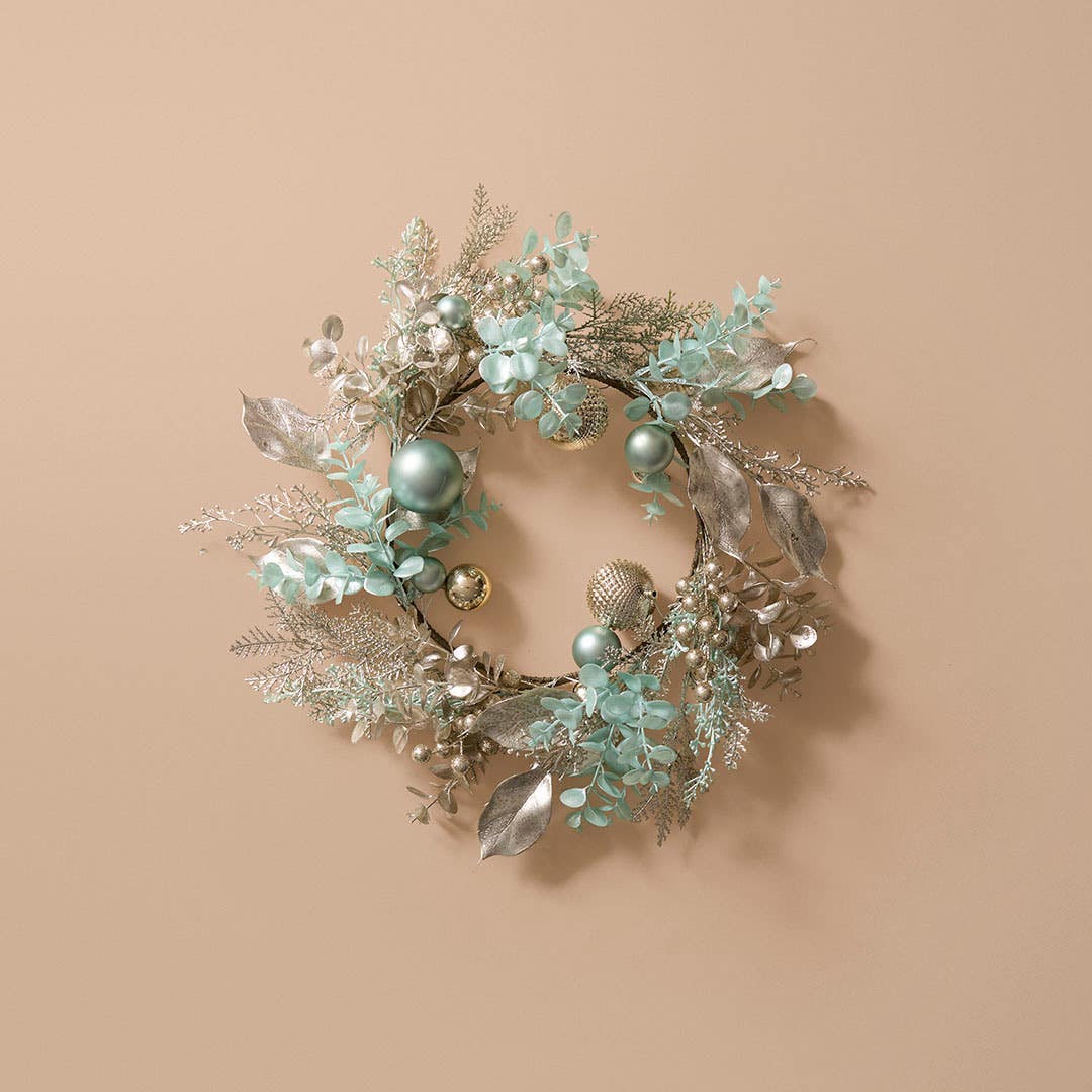 https://s3-ap-southeast-2.amazonaws.com/fusionfactory.commerceconnect.bbnt.production/pim_media/000/217/473/M_F_Xmas-26-27_LM_WREATH_Metallic-Mixed-Leaf-Wreath_27178301_SI.jpg?1784158336