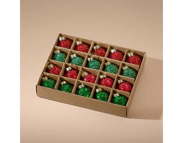 https://s3-ap-southeast-2.amazonaws.com/fusionfactory.commerceconnect.bbnt.production/pim_media/000/222/730/M_F_Xmas-26-27_MR_BOXEDBALLS_Glass-Balls-w-Glitter-Inside-S20_Red-Green_27038801_V2_SI.jpg?1789716343