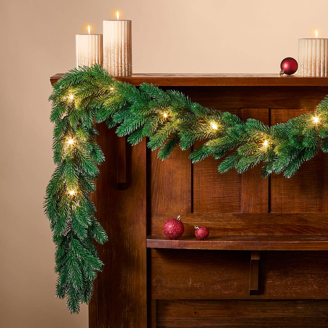 https://s3-ap-southeast-2.amazonaws.com/fusionfactory.commerceconnect.bbnt.production/pim_media/000/213/600/M_F_Xmas-26-27_MR_GARLAND_Pine-LED-Glitter-Garland-1.8m-Green-Silver_19656401_SCALE_V2_SI.jpg?1779151090
