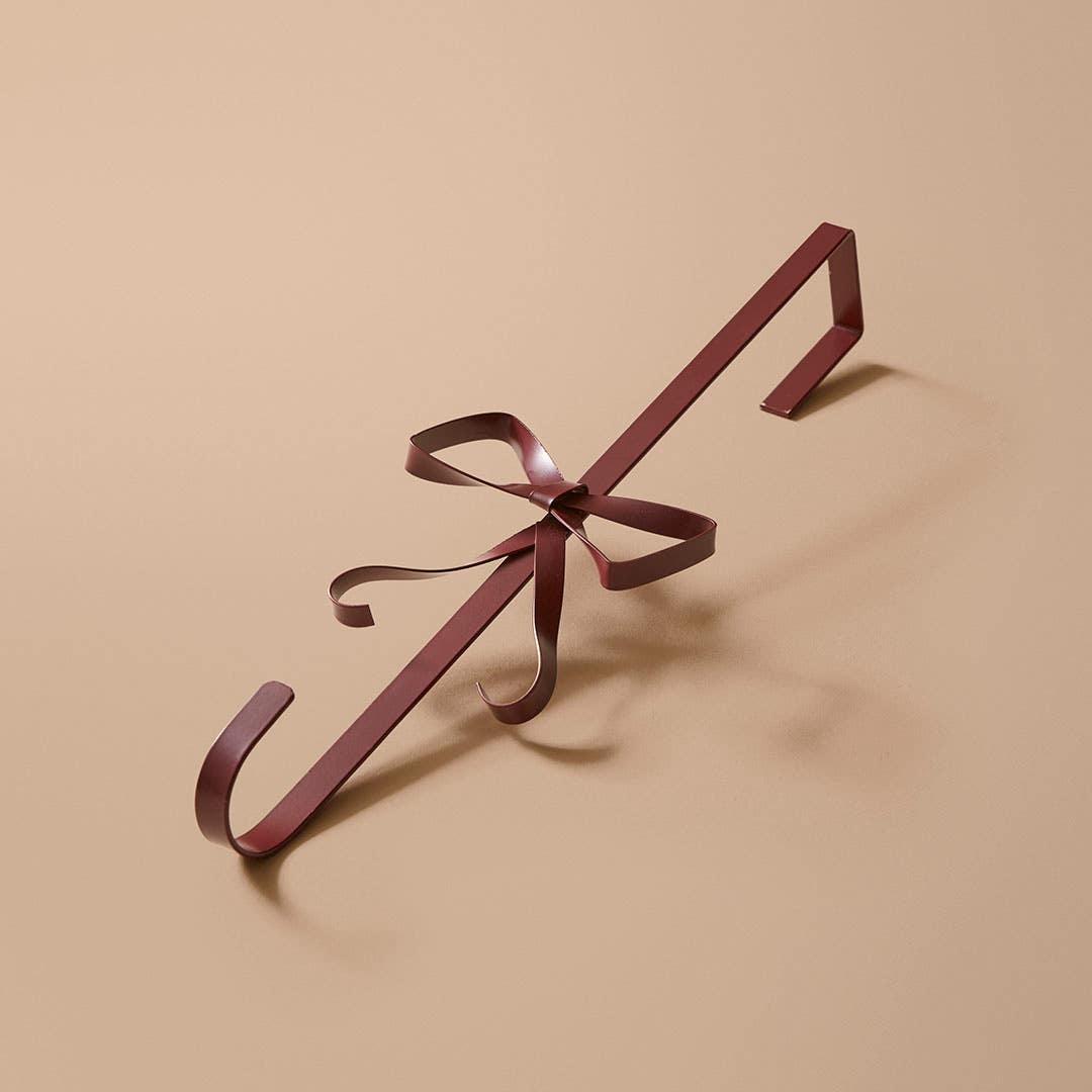 https://s3-ap-southeast-2.amazonaws.com/fusionfactory.commerceconnect.bbnt.production/pim_media/000/217/541/M_F_Xmas-26-27_MR_WREATH_Metal-Bow-Wreath-Hanger_27038001_SI.jpg?1784183692