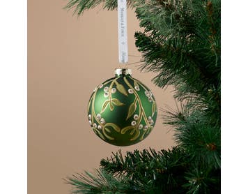 https://s3-ap-southeast-2.amazonaws.com/fusionfactory.commerceconnect.bbnt.production/pim_media/000/216/754/M_F_Xmas-26-27_S4_HT_DECS_Glass-Ball-w-Flowering-Gum_27077401_SI.jpg?1783641638