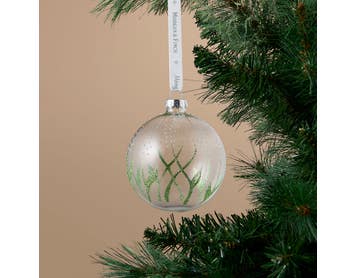 https://s3-ap-southeast-2.amazonaws.com/fusionfactory.commerceconnect.bbnt.production/pim_media/000/216/758/M_F_Xmas-26-27_S4_HT_DECS_Glass-Ball-w-Glitter-Foxgloves_27061601_SI.jpg?1783641958