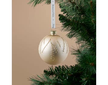 https://s3-ap-southeast-2.amazonaws.com/fusionfactory.commerceconnect.bbnt.production/pim_media/000/216/761/M_F_Xmas-26-27_S4_HT_DECS_Glass-Ball-w-Snow-Berries_27064901_SI.jpg?1783642519