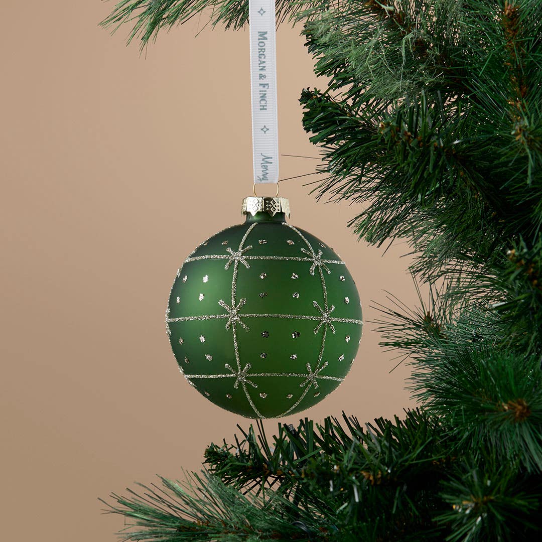https://s3-ap-southeast-2.amazonaws.com/fusionfactory.commerceconnect.bbnt.production/pim_media/000/216/782/M_F_Xmas-26-27_S4_HT_DECS_Glass-Glitter-Cross-Grid-Ball_27077201_SI.jpg?1783652730