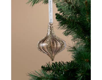 https://s3-ap-southeast-2.amazonaws.com/fusionfactory.commerceconnect.bbnt.production/pim_media/000/216/784/M_F_Xmas-26-27_S4_HT_DECS_Glass-Glitter-Ribbed-Onion_27060301_SI.jpg?1783652847