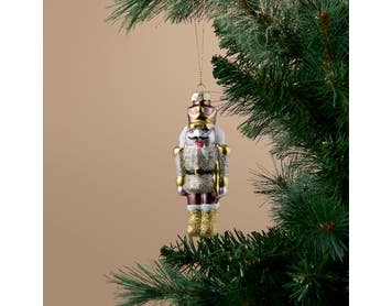 https://s3-ap-southeast-2.amazonaws.com/fusionfactory.commerceconnect.bbnt.production/pim_media/000/216/786/M_F_Xmas-26-27_S4_HT_DECS_Glass-Nutcracker-Dec_27075201_SI.jpg?1783653051