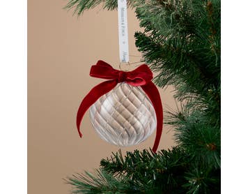 https://s3-ap-southeast-2.amazonaws.com/fusionfactory.commerceconnect.bbnt.production/pim_media/000/216/794/M_F_Xmas-26-27_S4_HT_DECS_Glass-Swirl-Ball-w-Bow_27127901_SI.jpg?1783654127