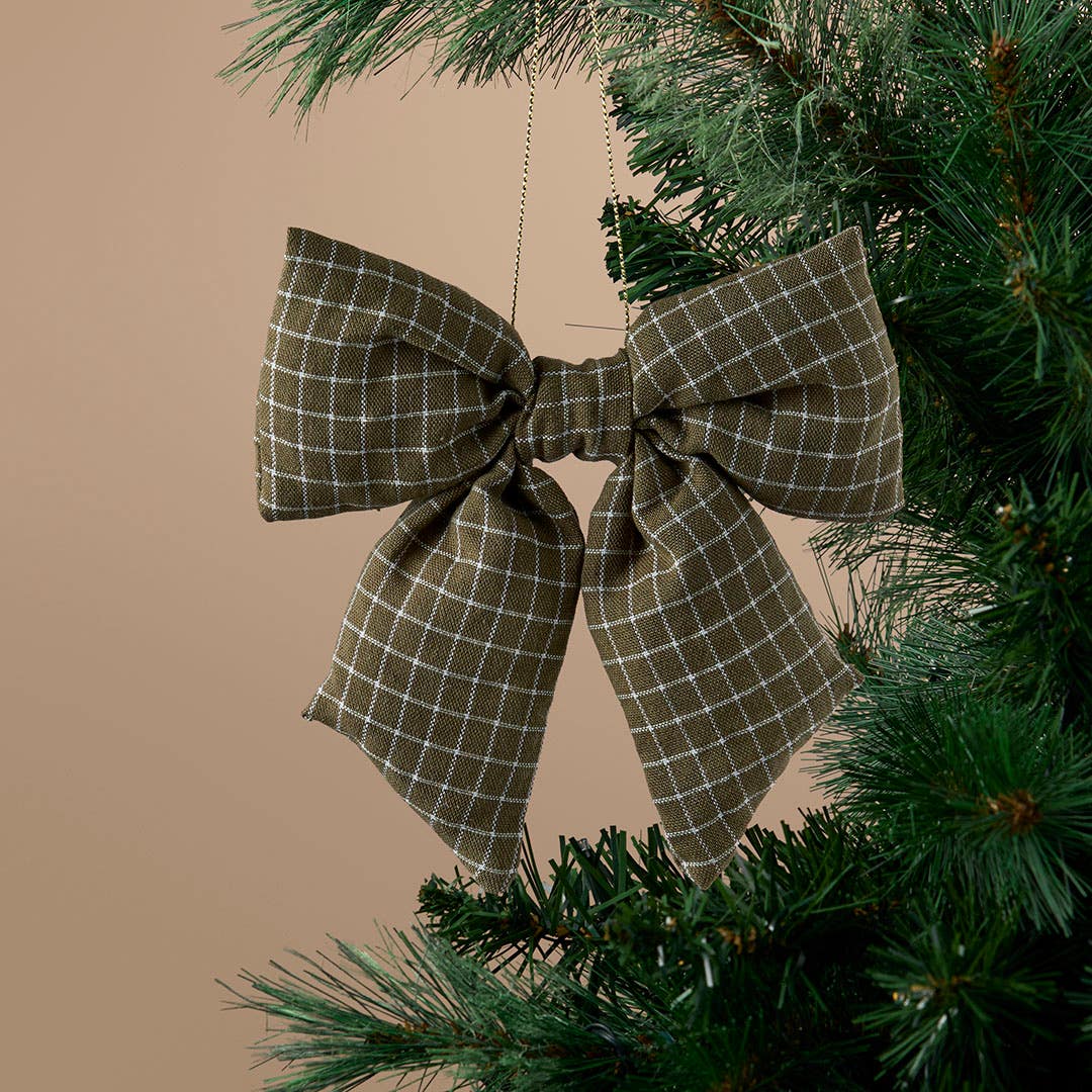 https://s3-ap-southeast-2.amazonaws.com/fusionfactory.commerceconnect.bbnt.production/pim_media/000/216/800/M_F_Xmas-26-27_S4_HT_DECS_HT-Plush-Checkered-Bow-Dec_Green_27063901_SI.jpg?1783654900