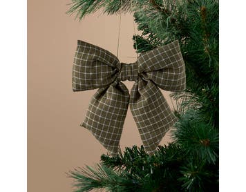 https://s3-ap-southeast-2.amazonaws.com/fusionfactory.commerceconnect.bbnt.production/pim_media/000/216/800/M_F_Xmas-26-27_S4_HT_DECS_HT-Plush-Checkered-Bow-Dec_Green_27063901_SI.jpg?1783654900