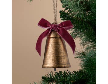 https://s3-ap-southeast-2.amazonaws.com/fusionfactory.commerceconnect.bbnt.production/pim_media/000/216/809/M_F_Xmas-26-27_S4_HT_DECS_Metal-Bell-w-Velvet-Bow-Dec_27066501_SI.jpg?1783656398