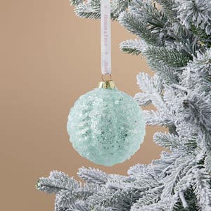 https://s3-ap-southeast-2.amazonaws.com/fusionfactory.commerceconnect.bbnt.production/pim_media/000/217/242/M_F_Xmas-26-27_S4_LM_DECS_Glass-Ball-w-Star-Sequin_27065101_SI.jpg?1784069498