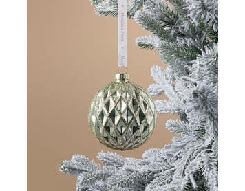 https://s3-ap-southeast-2.amazonaws.com/fusionfactory.commerceconnect.bbnt.production/pim_media/000/217/246/M_F_Xmas-26-27_S4_LM_DECS_Glass-Lattice-Ball-w-Glitter_27062201_SI.jpg?1784069712