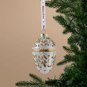 https://s3-ap-southeast-2.amazonaws.com/fusionfactory.commerceconnect.bbnt.production/pim_media/000/217/333/M_F_Xmas-26-27_S4_MR_DECS_Glass-Beaded-Hinged-Egg_27057801_SI.jpg?1784080137