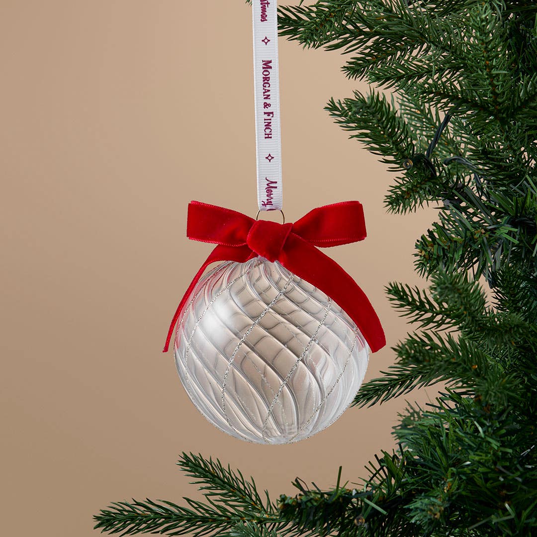 https://s3-ap-southeast-2.amazonaws.com/fusionfactory.commerceconnect.bbnt.production/pim_media/000/217/360/M_F_Xmas-26-27_S4_MR_DECS_Glass-Swirl-Ball-w-Bow_27058601_SI.jpg?1784083099
