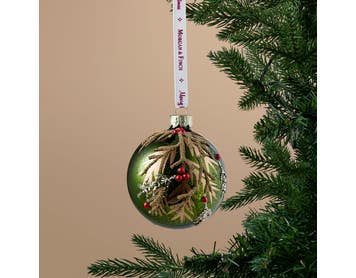 https://s3-ap-southeast-2.amazonaws.com/fusionfactory.commerceconnect.bbnt.production/pim_media/000/217/366/M_F_Xmas-26-27_S4_MR_DECS_Heritage-Leaf-Berry-Foliage-Ball_27127601_SI.jpg?1784084111