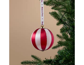 https://s3-ap-southeast-2.amazonaws.com/fusionfactory.commerceconnect.bbnt.production/pim_media/000/217/402/M_F_Xmas-26-27_S4_MR_DECS_Satin-Wrapped-Stripe-Ball_27086701_SI.jpg?1784092152